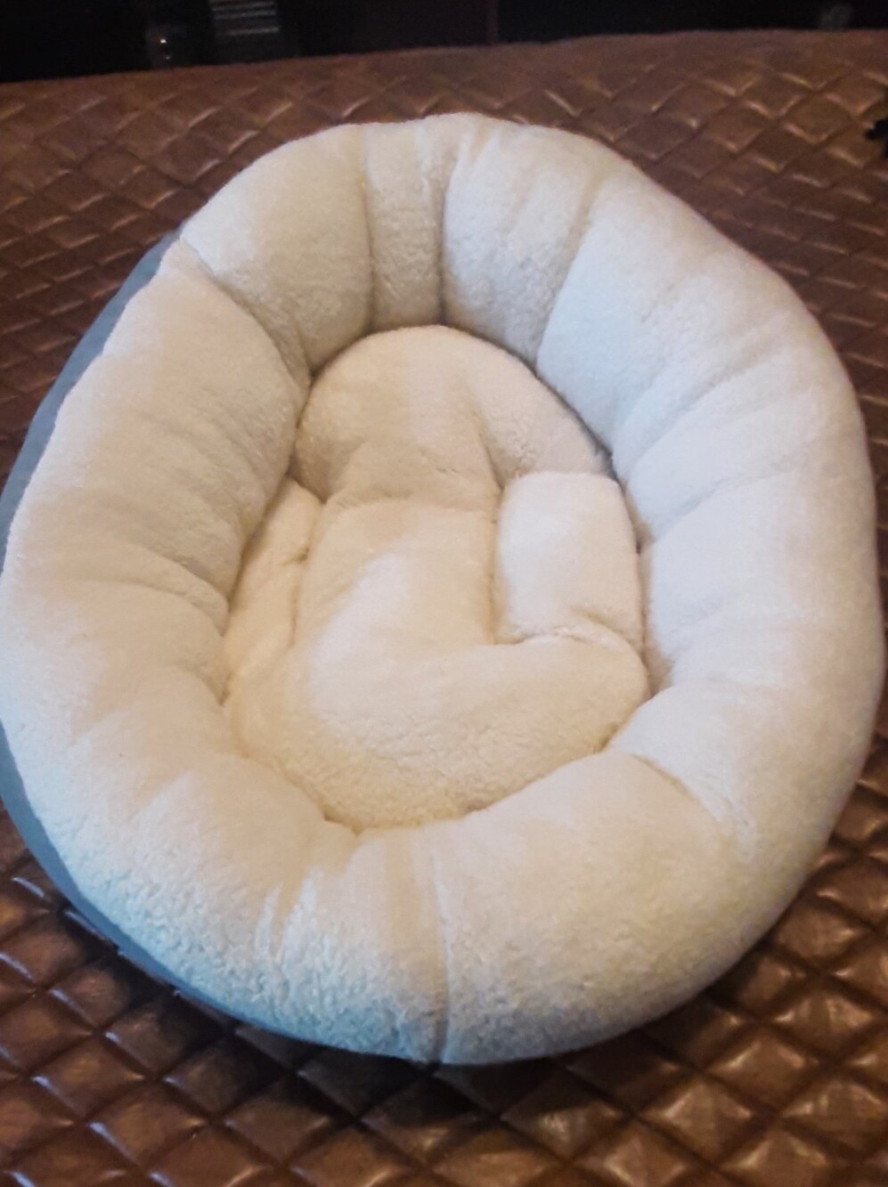 New Cozy Round Cream Pet Bed